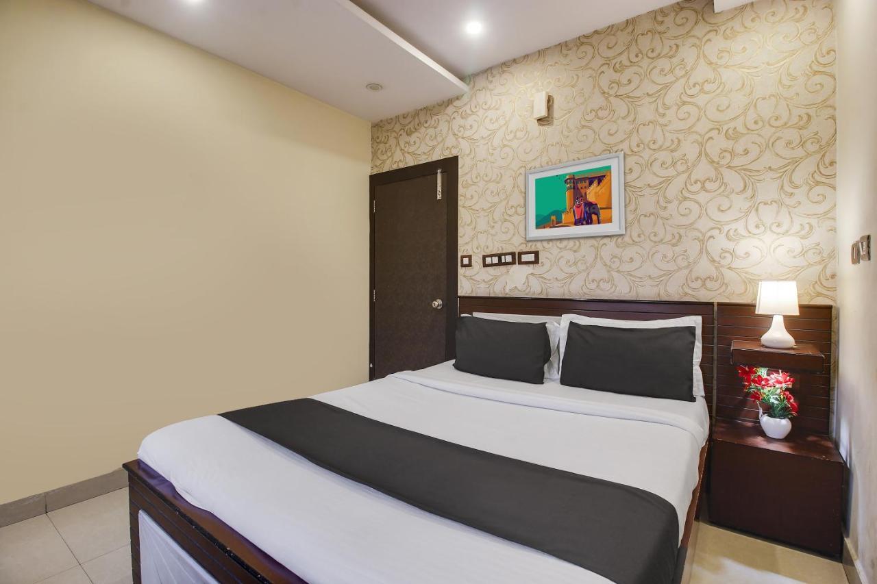 Flagship Grand Sandarshini Inn Near Mgbs Bus Station Hyderabad Exterior foto